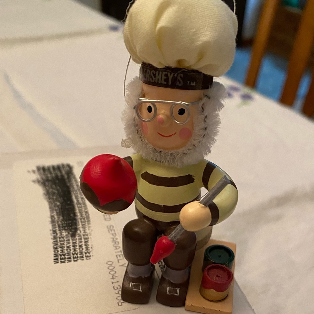 Vintage’95Hershey Painting a Kiss